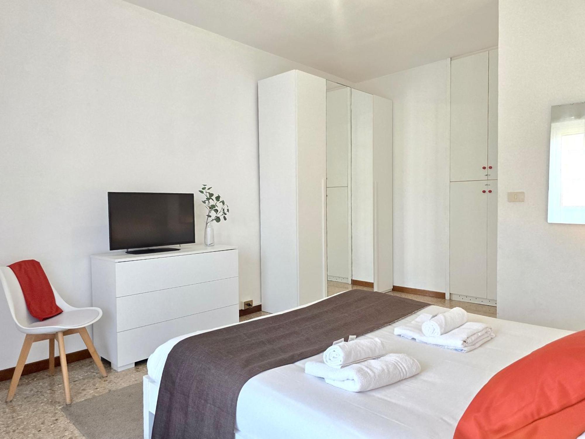 Romeway Apartment - Metro & Parking Экстерьер фото